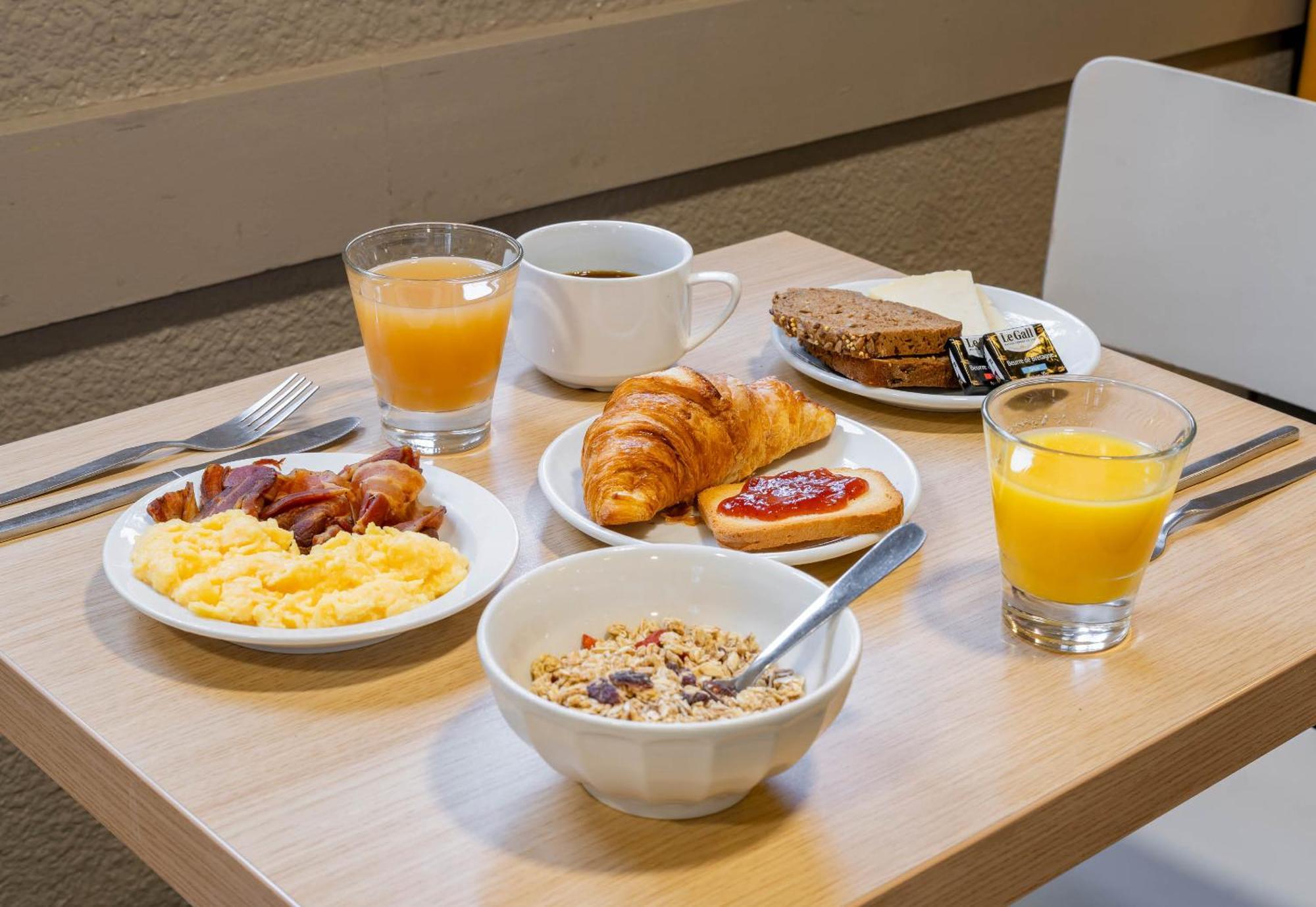 B&B Hotel Calais Centre St Pierre Экстерьер фото